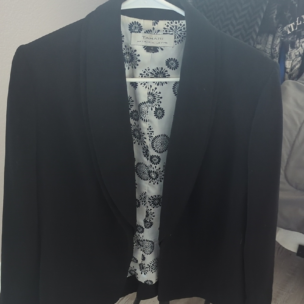 T Tahari Black Blazer